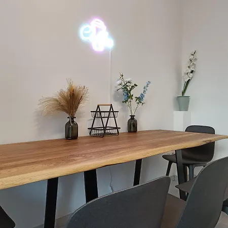 2 Bedroom In Kreuzberg * Berlijn