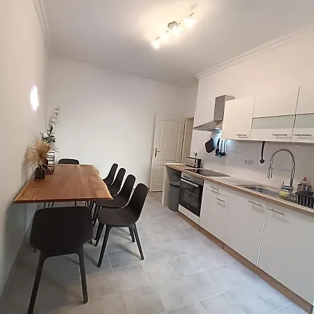 2 Bedroom In Kreuzberg Apartment