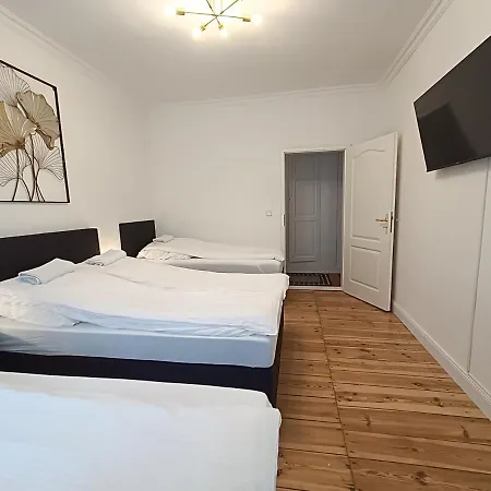 2 Bedroom In Kreuzberg Apartment