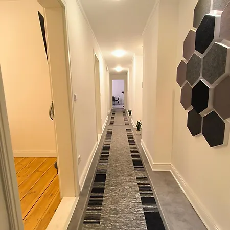 2 Bedroom In Kreuzberg Apartment *