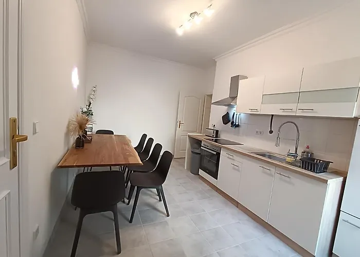 2 Bedroom In Kreuzberg Lägenhet